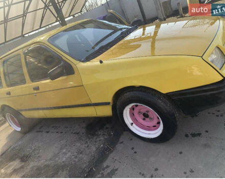 Жовтий Форд Сієрра, об'ємом двигуна 1.6 л та пробігом 200 тис. км за 961 $, фото 2 на Automoto.ua