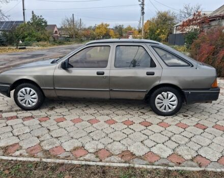 Серый Форд Сиерра, объемом двигателя 2 л и пробегом 67 тыс. км за 950 $, фото 3 на Automoto.ua