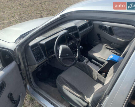 Серый Форд Сиерра, объемом двигателя 1.6 л и пробегом 299 тыс. км за 350 $, фото 6 на Automoto.ua