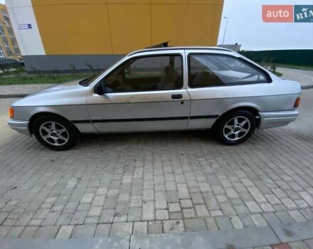 Серый Форд Сиерра, объемом двигателя 1.6 л и пробегом 150 тыс. км за 1650 $, фото 5 на Automoto.ua