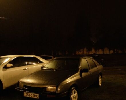 Серый Форд Сиерра, объемом двигателя 1.6 л и пробегом 999 тыс. км за 1400 $, фото 1 на Automoto.ua