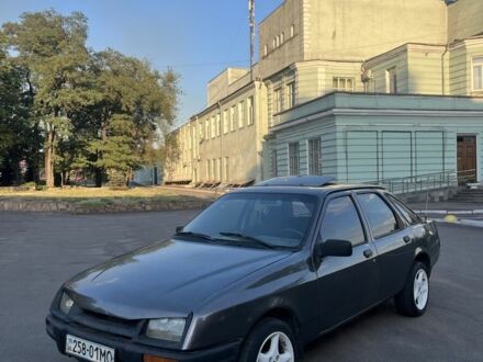 Форд Сиерра 1986 в Киеве на Automoto.ua Серый Форд Сиерра, объемом двигателя 2 л и пробегом 1 тыс. км за 1450 $, фото 1 на Automoto.ua