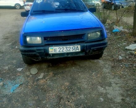 Синий Форд Сиерра, объемом двигателя 1.8 л и пробегом 0 тыс. км за 1000 $, фото 1 на Automoto.ua