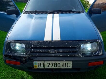 Форд Сиерра 1986 в Лубнах на Automoto.ua Синий Форд Сиерра, объемом двигателя 1.6 л и пробегом 34 тыс. км за 1000 $, фото 1 на Automoto.ua