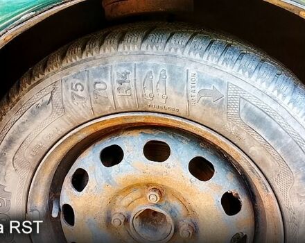 Зеленый Форд Сиерра, объемом двигателя 2 л и пробегом 0 тыс. км за 360 $, фото 5 на Automoto.ua