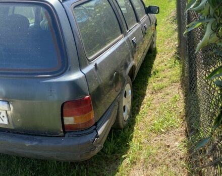 Зеленый Форд Сиерра, объемом двигателя 1.8 л и пробегом 250 тыс. км за 400 $, фото 4 на Automoto.ua