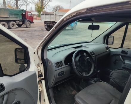 Белый Форд Турнео Коннект, объемом двигателя 1.8 л и пробегом 250 тыс. км за 1500 $, фото 5 на Automoto.ua