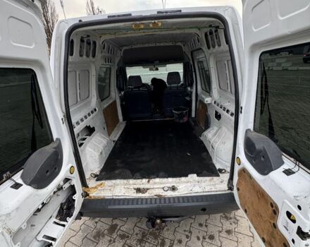 Белый Форд Турнео Коннект, объемом двигателя 1.8 л и пробегом 254 тыс. км за 5500 $, фото 3 на Automoto.ua