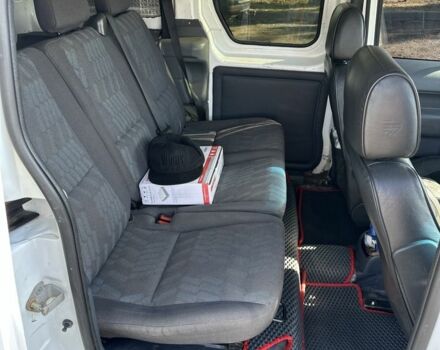 Белый Форд Турнео Коннект, объемом двигателя 1.8 л и пробегом 316 тыс. км за 5500 $, фото 7 на Automoto.ua