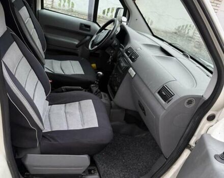 Белый Форд Турнео Коннект, объемом двигателя 1.8 л и пробегом 230 тыс. км за 4000 $, фото 6 на Automoto.ua