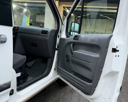 Белый Форд Турнео Коннект, объемом двигателя 1.75 л и пробегом 450 тыс. км за 4100 $, фото 7 на Automoto.ua