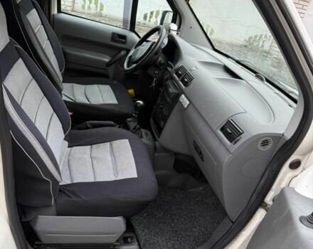 Белый Форд Турнео Коннект, объемом двигателя 1.8 л и пробегом 230 тыс. км за 4000 $, фото 6 на Automoto.ua