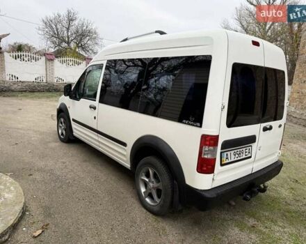 Белый Форд Турнео Коннект, объемом двигателя 1.8 л и пробегом 230 тыс. км за 4000 $, фото 3 на Automoto.ua