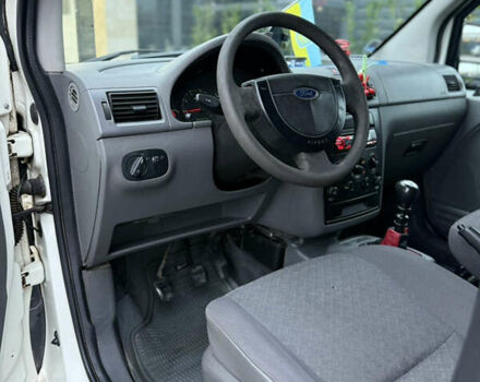 Белый Форд Турнео Коннект, объемом двигателя 1.75 л и пробегом 450 тыс. км за 4100 $, фото 6 на Automoto.ua