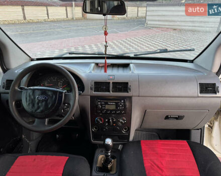 Белый Форд Турнео Коннект, объемом двигателя 0 л и пробегом 240 тыс. км за 2500 $, фото 18 на Automoto.ua