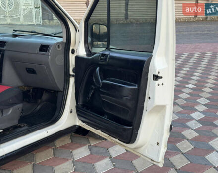 Белый Форд Турнео Коннект, объемом двигателя 0 л и пробегом 213 тыс. км за 2600 $, фото 15 на Automoto.ua