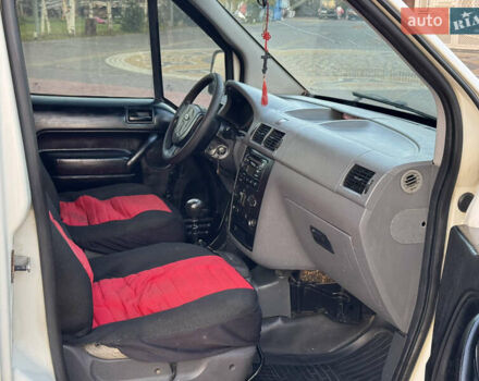 Белый Форд Турнео Коннект, объемом двигателя 0 л и пробегом 240 тыс. км за 2500 $, фото 16 на Automoto.ua