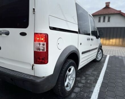 Белый Форд Турнео Коннект, объемом двигателя 1.8 л и пробегом 400 тыс. км за 3900 $, фото 3 на Automoto.ua