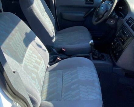 Белый Форд Турнео Коннект, объемом двигателя 1.8 л и пробегом 423 тыс. км за 4000 $, фото 11 на Automoto.ua