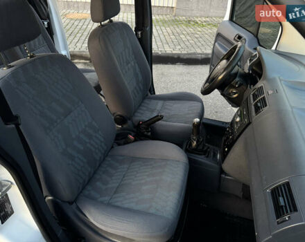 Белый Форд Турнео Коннект, объемом двигателя 1.8 л и пробегом 216 тыс. км за 6700 $, фото 24 на Automoto.ua