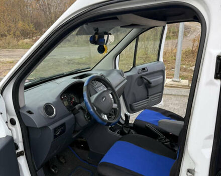 Белый Форд Турнео Коннект, объемом двигателя 1.75 л и пробегом 292 тыс. км за 4600 $, фото 7 на Automoto.ua