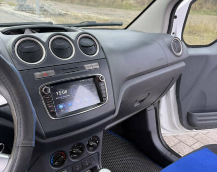 Белый Форд Турнео Коннект, объемом двигателя 1.75 л и пробегом 292 тыс. км за 4600 $, фото 9 на Automoto.ua