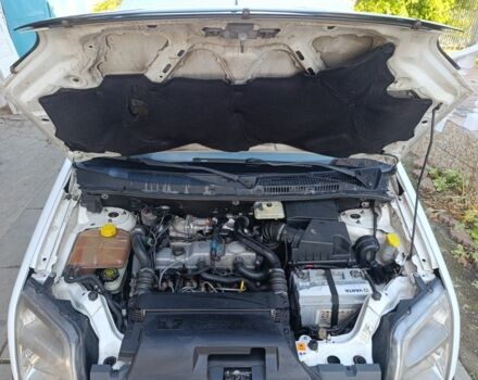 Белый Форд Турнео Коннект, объемом двигателя 1.8 л и пробегом 213 тыс. км за 5700 $, фото 2 на Automoto.ua