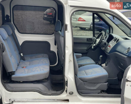 Белый Форд Турнео Коннект, объемом двигателя 1.75 л и пробегом 330 тыс. км за 5450 $, фото 18 на Automoto.ua