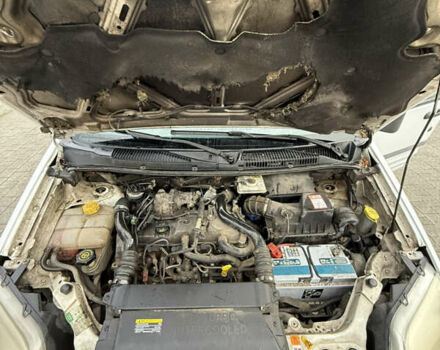 Белый Форд Турнео Коннект, объемом двигателя 1.75 л и пробегом 292 тыс. км за 4600 $, фото 16 на Automoto.ua