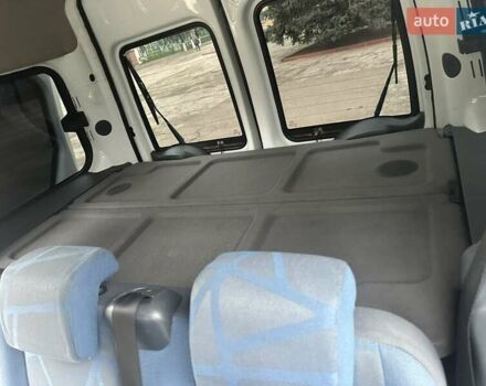 Белый Форд Турнео Коннект, объемом двигателя 1.8 л и пробегом 280 тыс. км за 7800 $, фото 7 на Automoto.ua