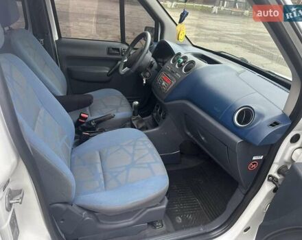 Белый Форд Турнео Коннект, объемом двигателя 1.8 л и пробегом 280 тыс. км за 7800 $, фото 13 на Automoto.ua