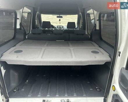 Белый Форд Турнео Коннект, объемом двигателя 1.8 л и пробегом 280 тыс. км за 7800 $, фото 1 на Automoto.ua