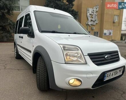 Белый Форд Турнео Коннект, объемом двигателя 1.8 л и пробегом 280 тыс. км за 7800 $, фото 2 на Automoto.ua