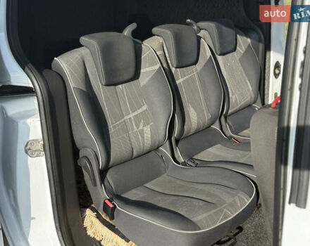 Белый Форд Турнео Коннект, объемом двигателя 1.6 л и пробегом 305 тыс. км за 9500 $, фото 9 на Automoto.ua