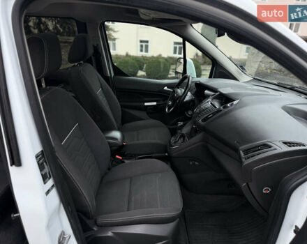 Белый Форд Турнео Коннект, объемом двигателя 1.5 л и пробегом 247 тыс. км за 13199 $, фото 91 на Automoto.ua