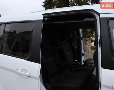 Белый Форд Турнео Коннект, объемом двигателя 1.5 л и пробегом 247 тыс. км за 13199 $, фото 120 на Automoto.ua