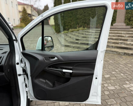 Белый Форд Турнео Коннект, объемом двигателя 1.5 л и пробегом 247 тыс. км за 13199 $, фото 85 на Automoto.ua