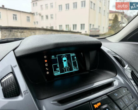 Белый Форд Турнео Коннект, объемом двигателя 1.5 л и пробегом 247 тыс. км за 13199 $, фото 109 на Automoto.ua