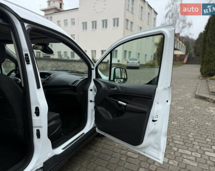 Белый Форд Турнео Коннект, объемом двигателя 1.5 л и пробегом 247 тыс. км за 13199 $, фото 83 на Automoto.ua