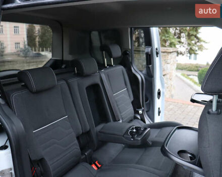 Белый Форд Турнео Коннект, объемом двигателя 1.5 л и пробегом 247 тыс. км за 13199 $, фото 116 на Automoto.ua