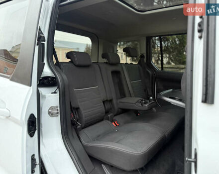 Белый Форд Турнео Коннект, объемом двигателя 1.5 л и пробегом 247 тыс. км за 13199 $, фото 96 на Automoto.ua