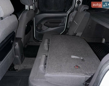 Белый Форд Турнео Коннект, объемом двигателя 1.5 л и пробегом 247 тыс. км за 13199 $, фото 114 на Automoto.ua