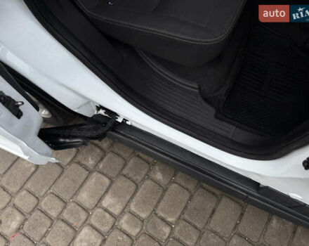 Белый Форд Турнео Коннект, объемом двигателя 1.5 л и пробегом 247 тыс. км за 13199 $, фото 87 на Automoto.ua