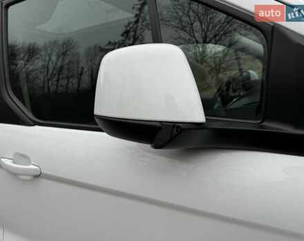 Белый Форд Турнео Коннект, объемом двигателя 1.5 л и пробегом 247 тыс. км за 13199 $, фото 112 на Automoto.ua