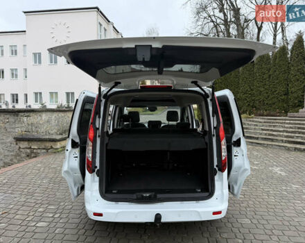 Белый Форд Турнео Коннект, объемом двигателя 1.5 л и пробегом 247 тыс. км за 13199 $, фото 3 на Automoto.ua