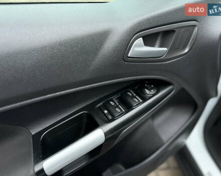 Белый Форд Турнео Коннект, объемом двигателя 1.5 л и пробегом 247 тыс. км за 13199 $, фото 77 на Automoto.ua