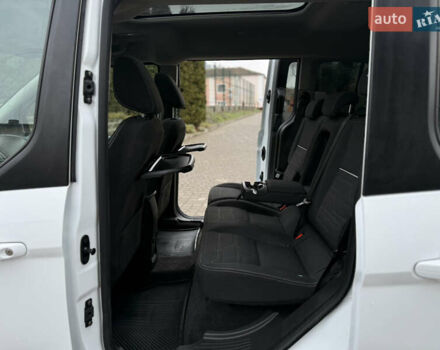 Белый Форд Турнео Коннект, объемом двигателя 1.5 л и пробегом 247 тыс. км за 13199 $, фото 79 на Automoto.ua