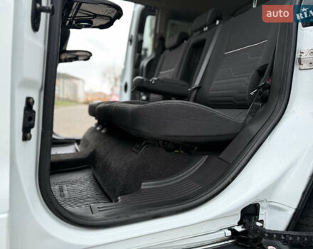 Белый Форд Турнео Коннект, объемом двигателя 1.5 л и пробегом 247 тыс. км за 13199 $, фото 82 на Automoto.ua