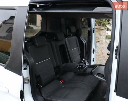 Белый Форд Турнео Коннект, объемом двигателя 1.5 л и пробегом 247 тыс. км за 13199 $, фото 119 на Automoto.ua