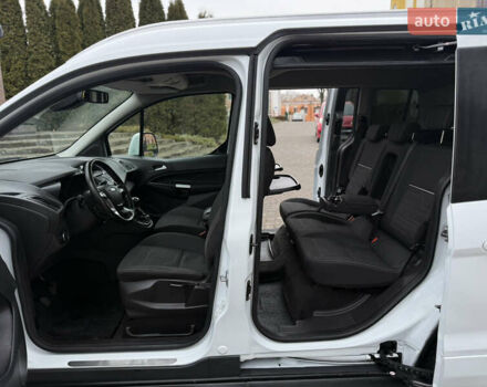 Белый Форд Турнео Коннект, объемом двигателя 1.5 л и пробегом 247 тыс. км за 13199 $, фото 2 на Automoto.ua